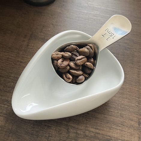 L'ensemble blanc comprend un plat à haricots et une cuillère doseuse de 15 ml.Coffret de plateau doseur en céramique pour grains de café : plateau pour grains verts, disque de pesée, plateau de présen (1/5)