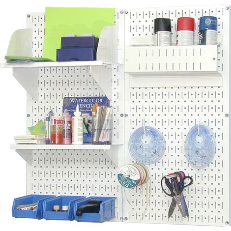 Kit de rangement et d'organisation de fournitures de jardin avec panneau perforé métallique et accessoires rouges (1/5)