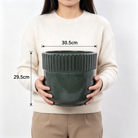 Pot de fleurs individuel en céramique artisanale (Ø 30,5 cm), vert foncé brillant avec bord rainuré vertical, respirant, résistant au gel et muni de trous de drainage, pour plantes d'intérieur et de b (1/4)