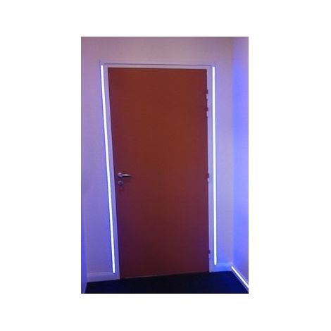 Kit moulure Led bleu 40X12.5mm pour contournement de porte (longueur 6m + accessoires) PLANET WATTOHM 14089 (1/2)