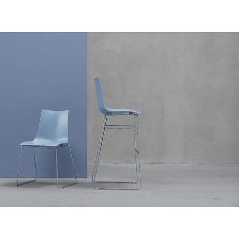 Chaise design, Lot de 2 chaises Zebra avec pied luge par Scab Bleu en Plastique, Scab design
