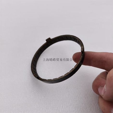La référence 01X311259G convient à la bague d'espacement du synchroniseur de la transmission 1ère/2ème vitesse des Volkswagen Passat, Bora, Audi A4 et A6. (1/4)
