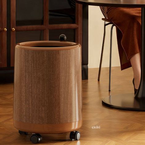 Poubelle cylindrique imitation bois rétro avec couvercle et roulettes, grande capacité supérieure à 12L, poubelle sans charnière en plastique pour salon, chambre, cuisine, salle de bain, style médiéva (1/4)