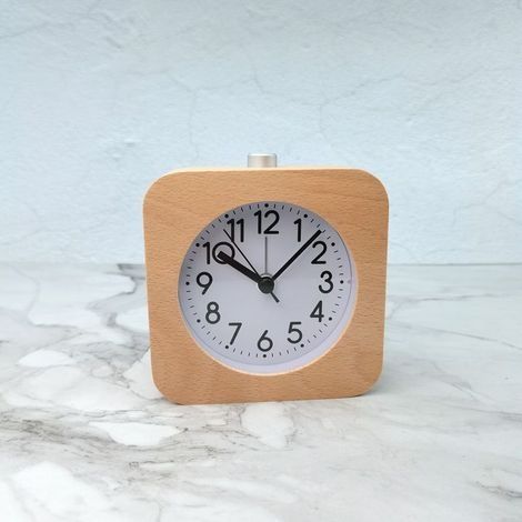 Réveil Analogique en Bois - Horloge Rétro Design Carré avec Cadran Blanc Alarme - Horloge de Table Silencieuse sans Tic Tac - Réveil en Bois Marron Clair (1/5)