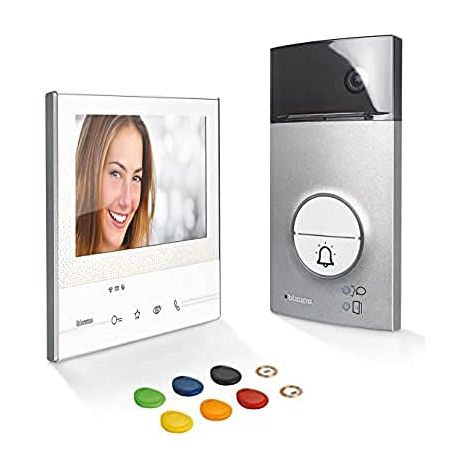 Bticino 363911 KIT VIDEOCITOFONO WIFI MONOFAMILIARE, 1 Pulsantiera Esterna con Campanello e Telecamera + 1 Monitor Interno 7"" Touchscreen con Vivavoce, Contrabile da App, Espandibile per Bifamiliare (1/4)