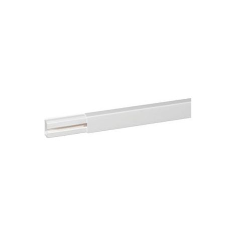 Legrand – Moulure DLPlus 40x20mm longueur 2,10m blanc – IP40 – Dispositif de maintien de câbles intégré – Agencement discret des câbles