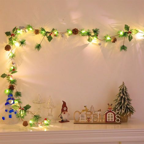 Guirlande Lumineuse Noel - Guirlande en Rotin avec Pommes de Pin Clochettes Feuilles et Fruits Rouges - 200 cm - Alimentation sur Piles - Décoration Murale Intérieure (1/5)