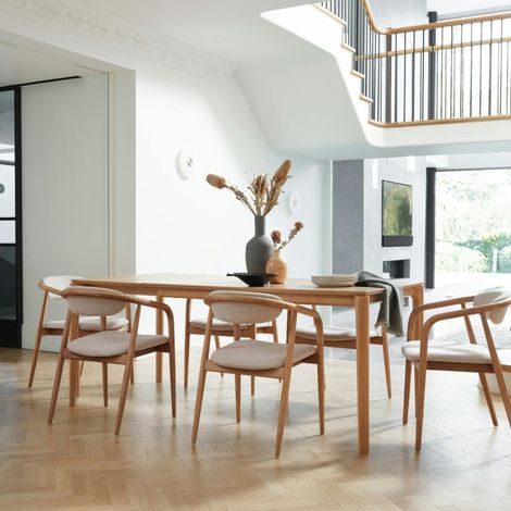 Table à manger moderne en chêne clair avec rallonge intégrée 135-190 cm DERBY (1/5)