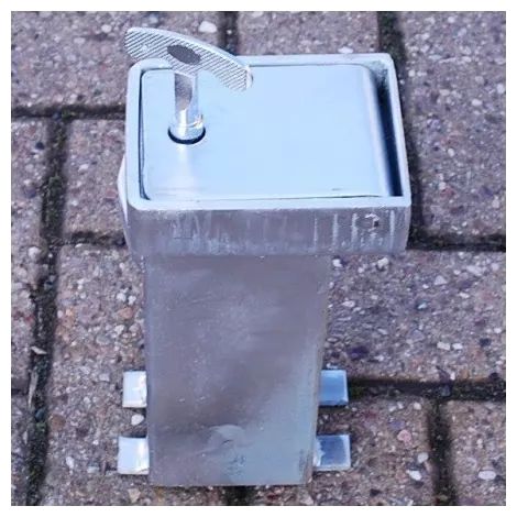 Ultra Secure – Base enterrée supplémentaire pour poteau amovible 100P – Outil de verrouillage inclus – Installation sécurisée et discrète (1/3)