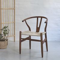 Chaise en mindi massif finition noyer et assise tissée