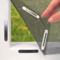 Innovative magnetic window screen. The screen measures 150 x 130 cm and is adjustable.