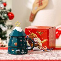 17Oz Christmas Tree Shaped Coffee Mug Cute Ceramic Coffee Mug with Lid and Spoon Xmas Coffee Mug Kawaii Cup Novelty Holiday Mug for Coffee Tea Milk