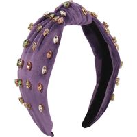 Les bandeaux, notamment le bandeau à perles, sont élégants. Le bandeau noué pour femme est un bandeau confortable.