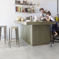 Gerflor – Dalle de sol PVC clipsable sous couche intégrée – Effet béton pepper light – Résistance aux chocs – Compatible pièces humides – 2.04 m²