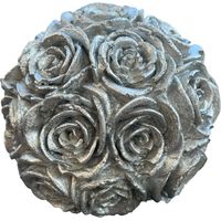 Beton Rosenkugel mit silberner Patina - eine ganz besondere Dekoration