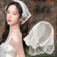 Bandeau triangulaire en dentelle blanche