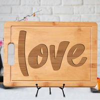 Planche bambou gravée "LOVE" avec cœur – Idée cadeau originale pour deux