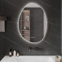 LED-Badspiegel von DeerValley, 50x70 cm – in unregelmäßiger Form mit Bluetooth-Lautsprechern, dimmbarer Hinterleuchtung, Antibeschlag-Beschichtung und splitterfreiem Sicherheitsglas. Drei Lichtfarben