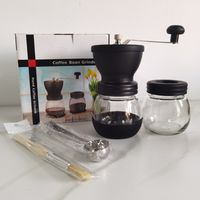 Vintage manuelle Kaffeemühle mit Keramikmahlwerk, XL-Fassungsvermögen und Mahlgradeinstellung für perfekt gemahlenen Kaffee.
