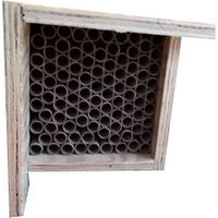 Abri à insectes en bois