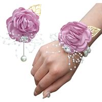 Bracelet de mariée, utilisé pour décorer une fête de bal de promo ou un mariage.