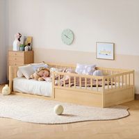 AMXCNOY Lit d'enfant en bois massif lit au sol 90 x 200 cm avec protection contre les chutes et sommier à lattes, lit Montessori lit à barreaux avec côté ouvert, pin lit simple en naturel