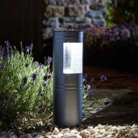 Borne solaire Vestal 365 – 30 lumens – Corps en fonte d'aluminium gris – Luminosité adaptative – Module solaire cristallin – Garden Mile