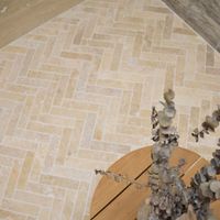 Chevron Travertin Beige Clair 1er choix Vieilli - 20,3x5x1 cm