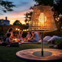 Solar Tischleuchte in Rattan Optik natur mit LED Glühbirne - 33 x 20 cm