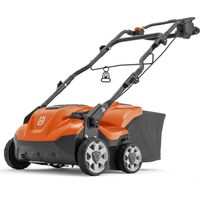 Husqvarna S138C Elektrischer Vertikutierer und Rasenlüfter ✔ 1,6 kW, 37,5 cm Arbeitsbreite, 2-in-1-Klingen, einstellbare Tiefe und klappbarer Griff