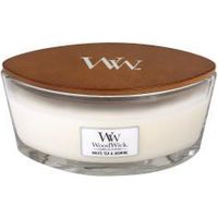 Vela aromática Woodwick Hearthwick de té blanco y jazmín con mecha de madera.