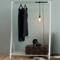 Portant à vêtements sur pied Brent blanc avec étagère à chaussures
