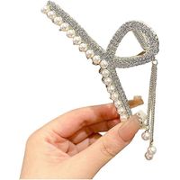 Pince à cheveux pour femme, ornée de strass brillants, de fausses perles et de papillons, avec pompon.-G