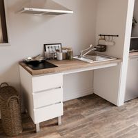 Kitchenette - Plan de travail - Crédence : - Electroménager :