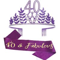 Écharpe et couronne violettes pour cheveux, idéales pour célébrer un 40e anniversaire (couronne : 12 x 6,8 cm, bandoulière : 9,5 x 160 cm).