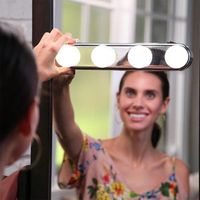 Lampe Miroir Lumière Maquillage à Ventouse 4 LEDs Blanc Super Brillant Ampoule Cosmétique Salle de Bain Portable