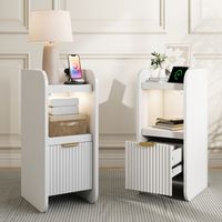2er Set schmale Nachttische mit Steckdosen und LED, Beistelltische mit Stauraum, moderner Stil für Wohnzimmer und Schlafzimmer - Weiß