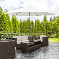 Gerader Sonnenschirm, neigbarer Gartenschirm für Balkon oder Terrasse, Kurbelgriff, hochdichtes, wasserdichtes Polyestergewebe (180 g/m²), Ø 2,6 m x 2,35 m (Höhe), cremefarbenes Aluminiumgestell