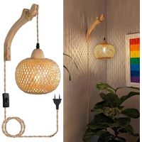 Vintage-Wandleuchte aus Holz und Bambus, integrierter Schalter und Stecker, E27-Fassung, Retro-Rattanlaterne, Nachttischlampe für Schlaf- und Wohnzimmer (Leuchtmittel nicht enthalten)