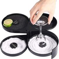 Ensemble de 3 accessoires pour bar à cocktails, notamment un coupe-bordures pour verres, un saleur à margaritas et un pot à épices.-AquaForge
