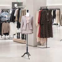 Mannequin de couture féminin, mannequin de couture ajustable de 130 à 168 cm avec trépied en bois pour la photographie de mode et la présentation de vêtements, blanc