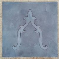 Dalle plate modèle Giglio en fonte décorée pour fond de cheminée cm 60x60