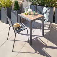 Hesperide – Table fixe carrée 2 places – Aluminium traité époxy – Plateau effet bois miel – Résistante intempéries – Dimensions 70x70x75 cm