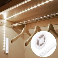 Placard, bande lumineuse LED 1M avec détecteur de mouvement, lumières LED à piles pour chambre, escaliers, couloir, cuisine, vestiaire, etc. - Auto/On/Off
