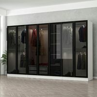 Pier Import – Dressing XXL 5 penderies 315 cm – Blanc mélaminé – Portes en verre noir – Épaisseur 18 mm – Poids supporté 30 kg par étagère