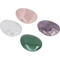 Quatre pierres anti-stress roses, violettes, vertes et blanches, fabriquées à partir de matériaux naturels, utilisées pour soulager le stress et masser l'anxiété.