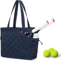 Sac de tennis avec compartiment à chaussures, bandoulière réglable et crochet de court dissimulé.