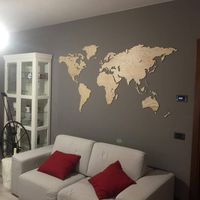 Planisfero da parete nella finitura legno chiaro