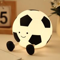 Veilleuse sur le thème du football, style garçon, en silicone, à intensité variable et rechargeable.