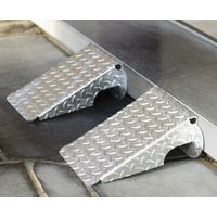 Mottez – Rampe de chargement acier galvanisé 1t – Largeur 31cm – Hauteur 10cm – Pour accès trottoir sécurisé – Charge max 1 tonne
